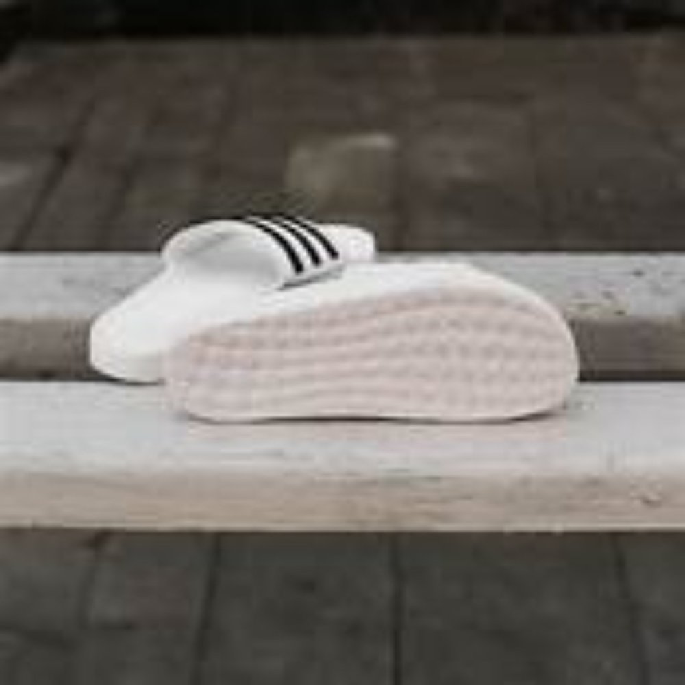 adidas ADILETTE BOOST FY8155 size 10 unisex - Picture 2 of 3